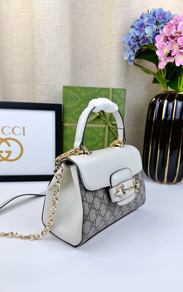 激安グッチバッグコピー背面デザイン